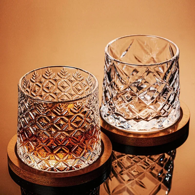 Eleganter klarer Glasbecher für stilvolles tägliches Trinken