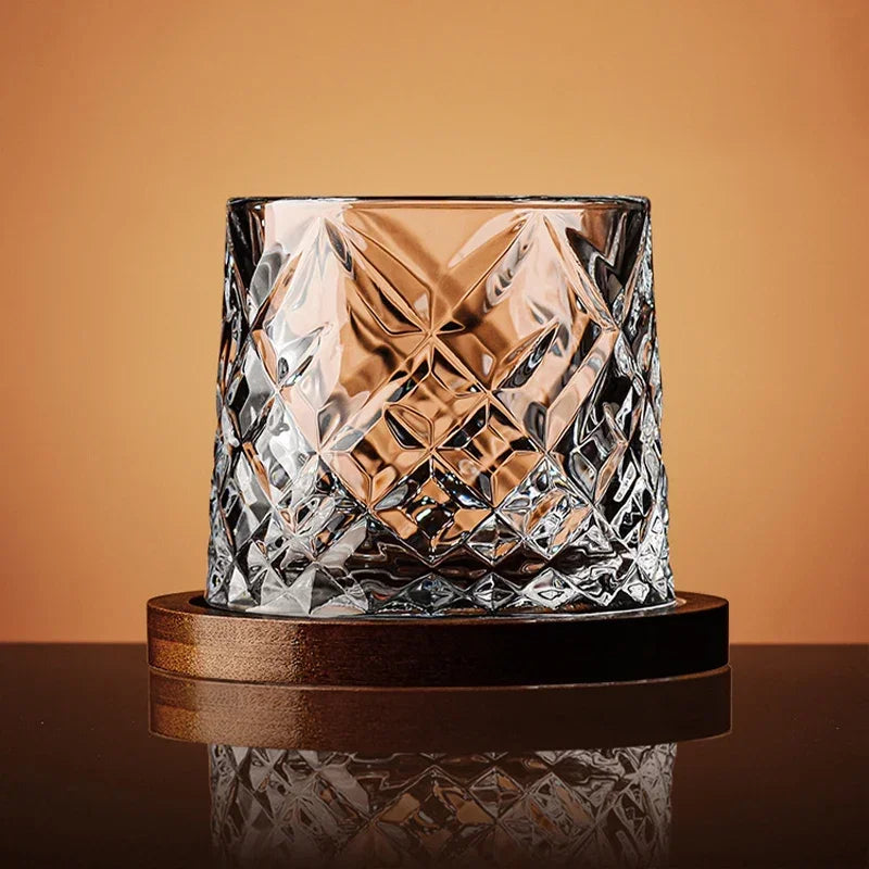 Eleganter klarer Glasbecher für stilvolles tägliches Trinken