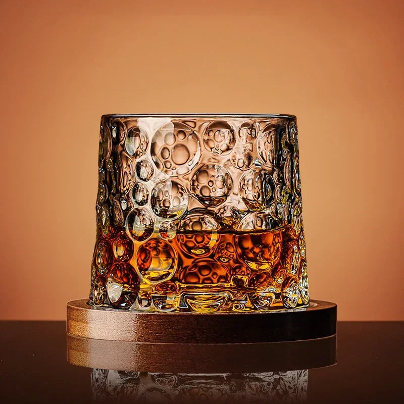 Eleganter klarer Glasbecher für stilvolles tägliches Trinken
