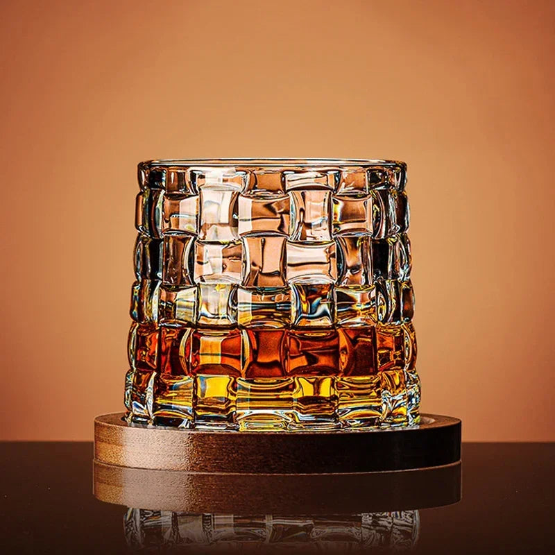 Eleganter klarer Glasbecher für stilvolles tägliches Trinken
