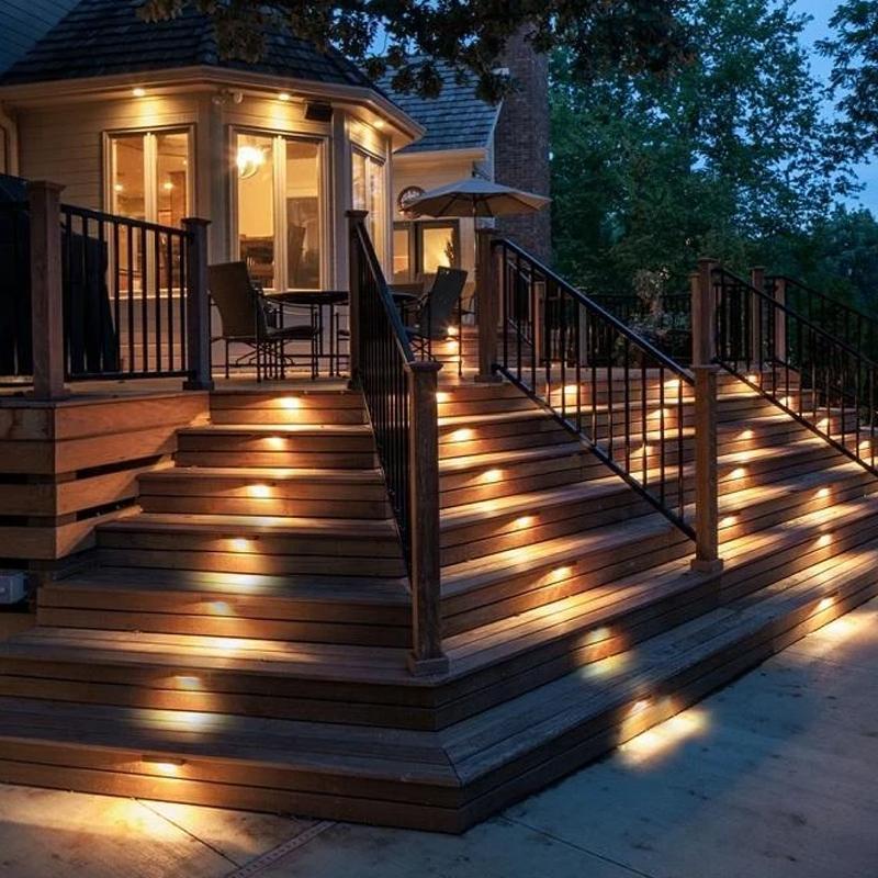Solarlampe im Garten für mehr Licht und eine angenehme Atmosphäre