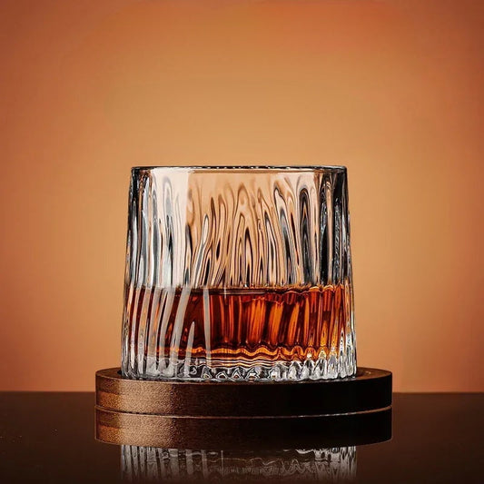 Eleganter klarer Glasbecher für stilvolles tägliches Trinken