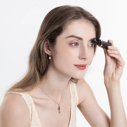 Quick-Glow Wimpernzange für mühelosen, langanhaltenden Schwung