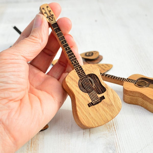 GuitarHolder™ | Gitarrenplektrenhalter +3 kostenlose Plektren
