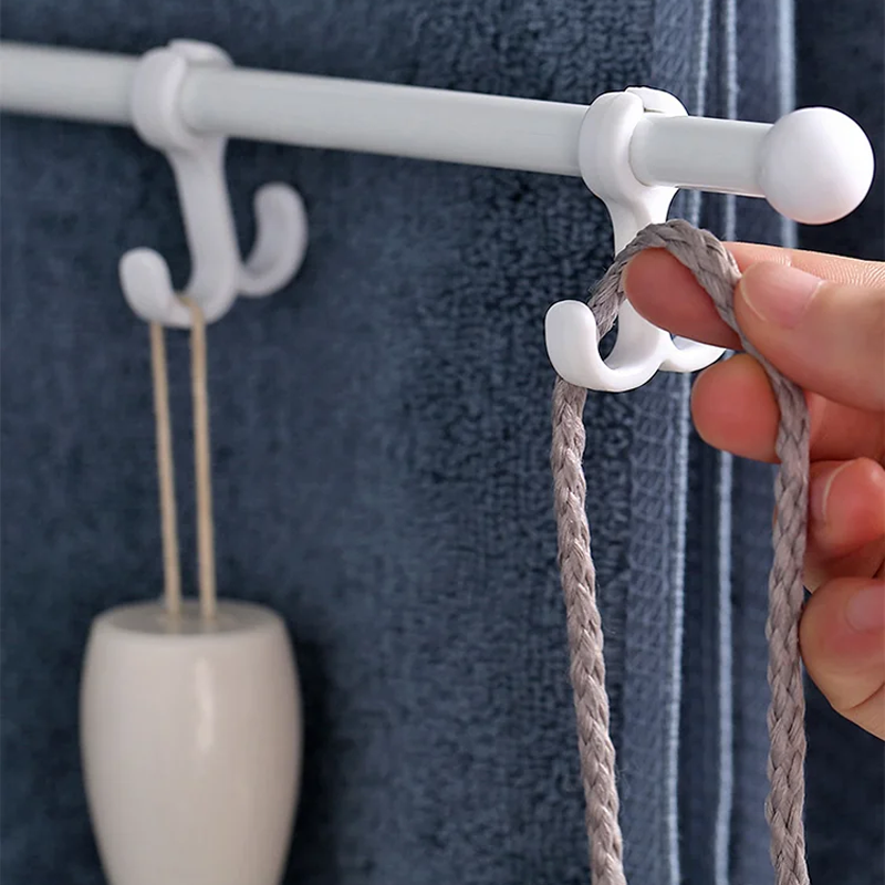 Trockiva mit aufgehängten Handtüchern im Badezimmer