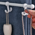 Trockiva mit aufgehängten Handtüchern im Badezimmer