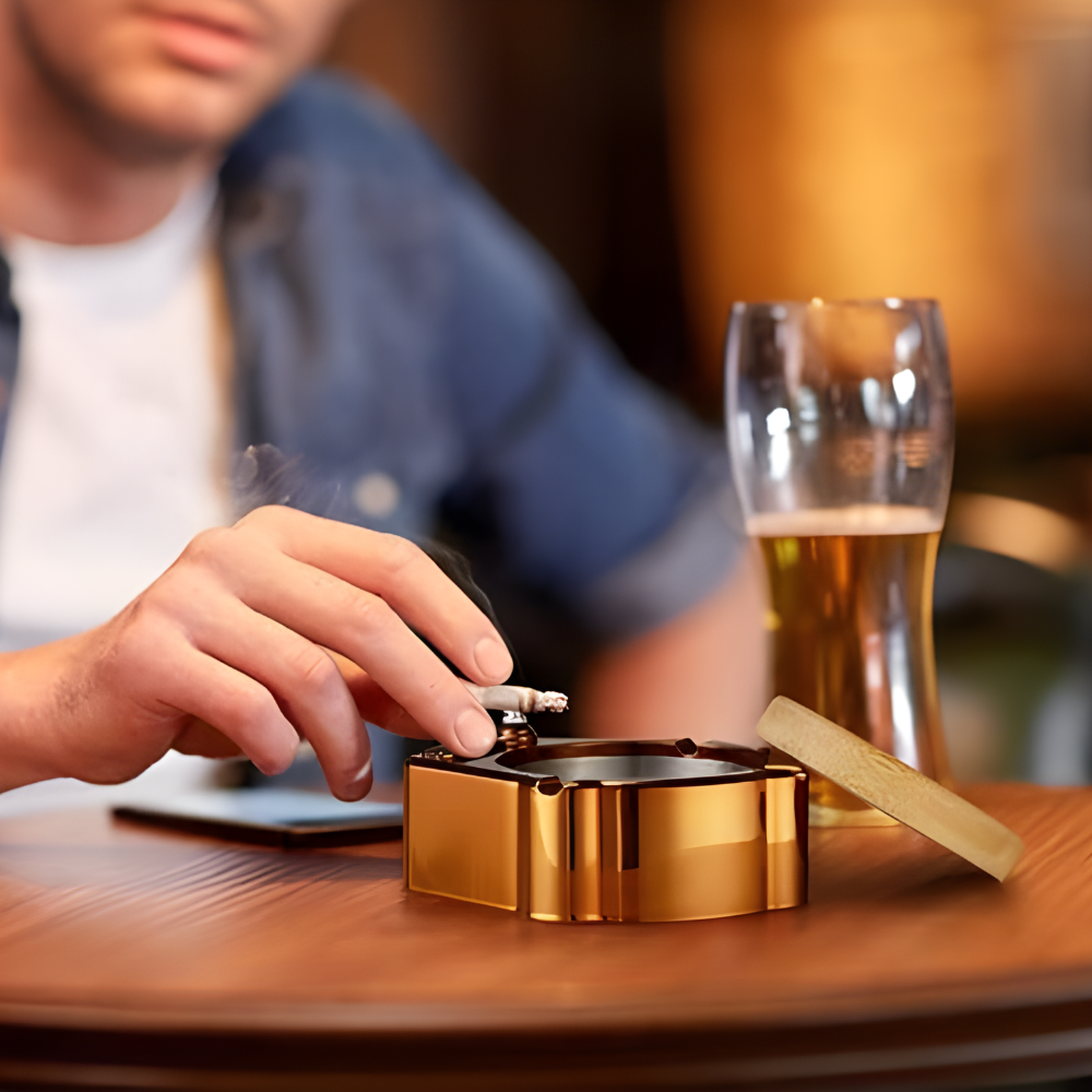 AshKeeper™ - Elegante Metall-Aschenbecher mit eingebautem Feuerzeug