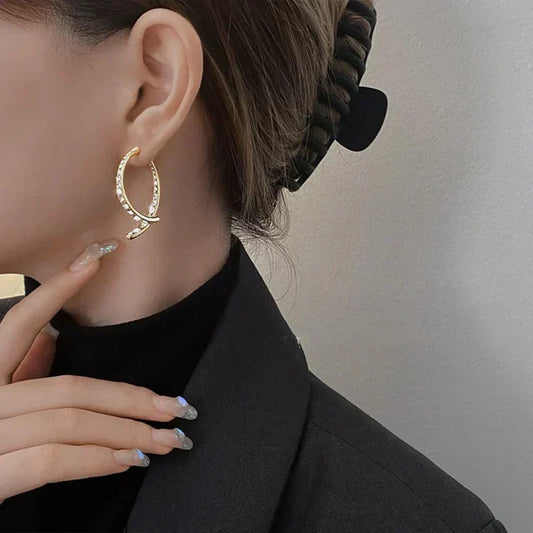 Lena™ | Curved earrings with luxurious rhinestones