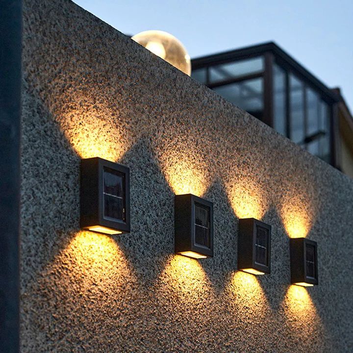 Solviora Solar-Wandlampe an einer Außenwand bei stimmungsvollem Abendlicht