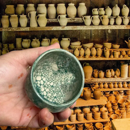 Handgefertigter Keramik-Kräuterentferner für einfache Küchenvorbereitung