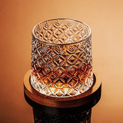 Eleganter klarer Glasbecher für stilvolles tägliches Trinken