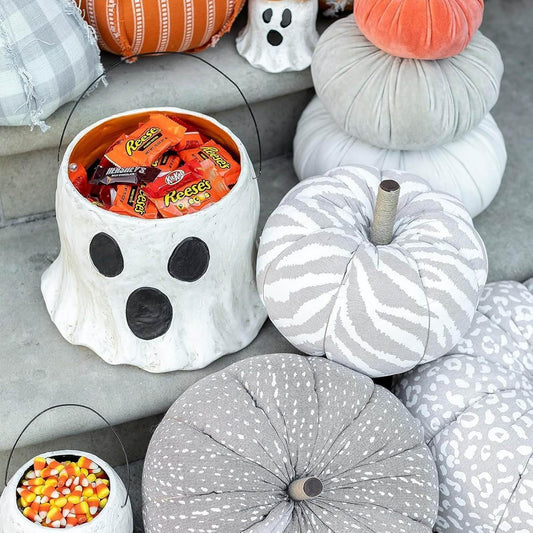 Gruselige Halloween-Geistereimer-Dekoration