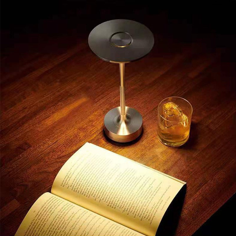 LuxeLumina | Chic Stilvolle Tischlampe