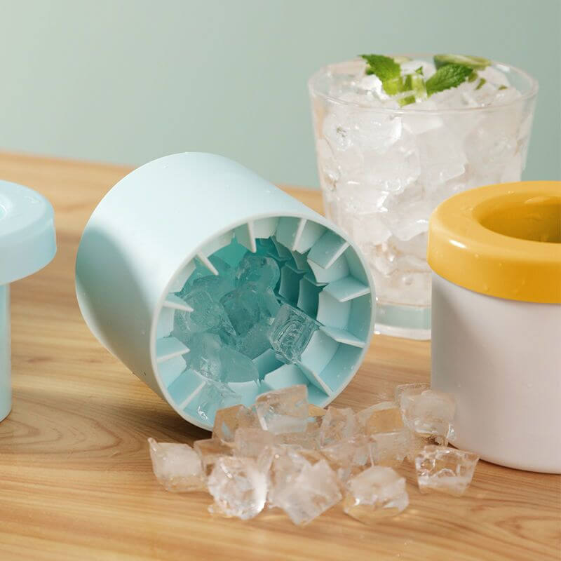 Tragbarer Silikon-Eiswürfelbereiter mit Deckel
