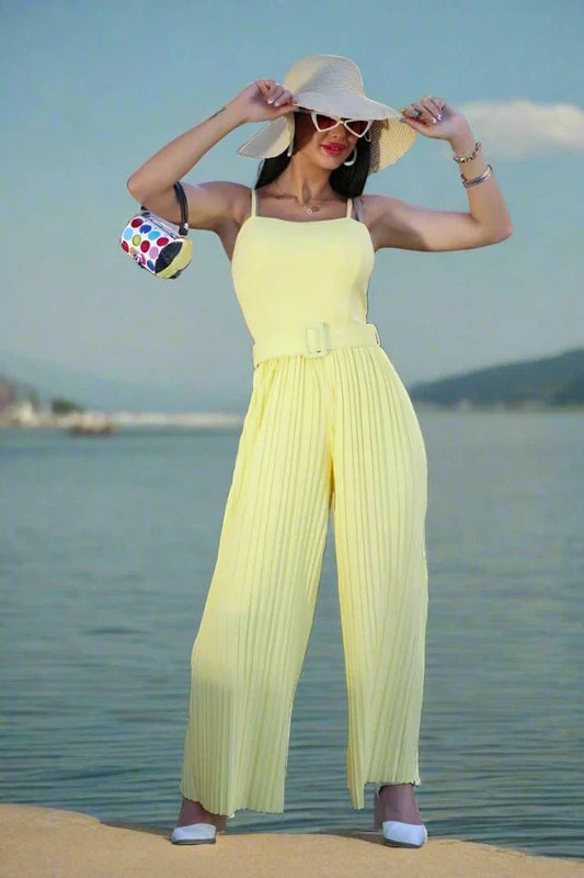 ChicFlair™ | Sleeveless jumpsuit with wide trousers and belt