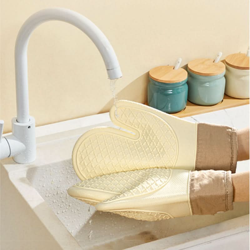FlameGuard™ Ofenhandschuhe – Hitzebeständiger Griff für sicheres Kochen