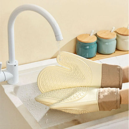 FlameGuard™ Ofenhandschuhe – Hitzebeständiger Griff für sicheres Kochen