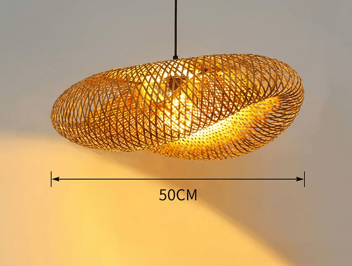 Seitliche Ansicht der handgefertigten Bambuslampe