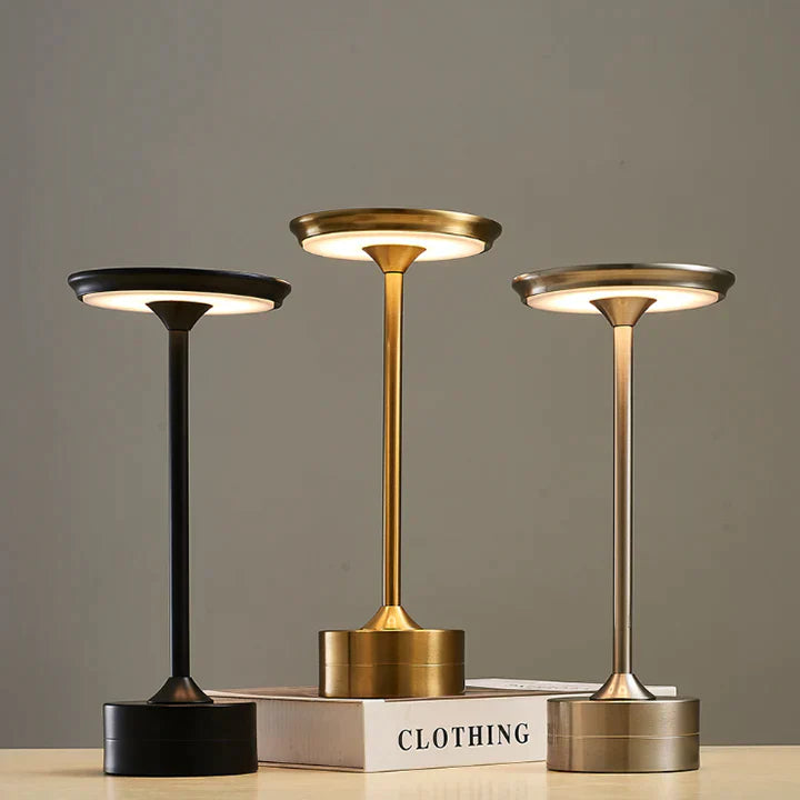LuxeLumina | Chic Stilvolle Tischlampe
